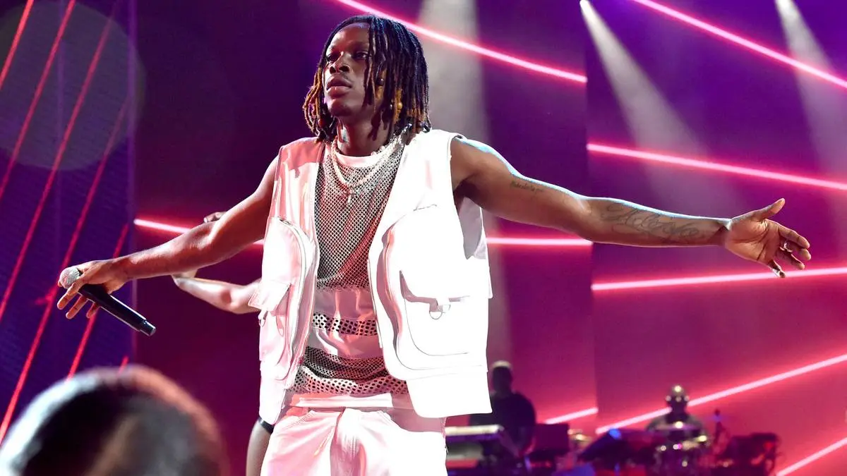 Fireboy DML Lights Up Stage With Performance Of ‘Peru’