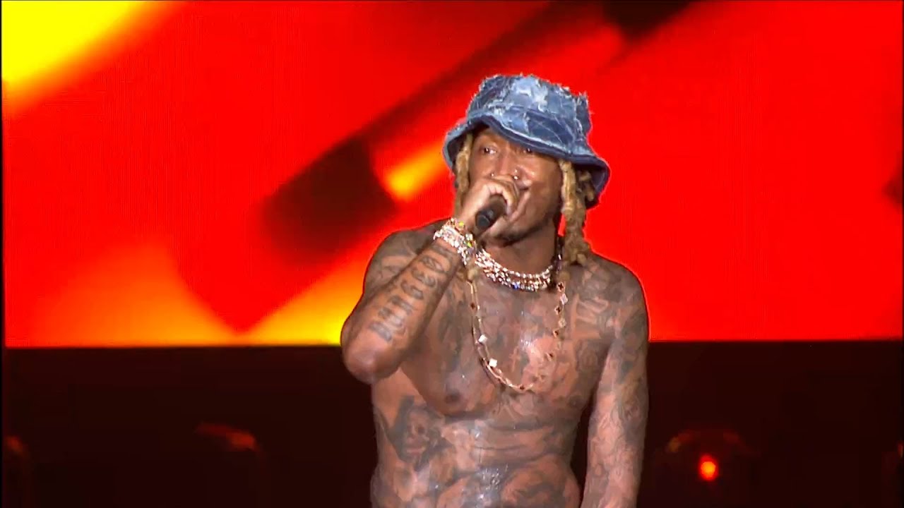 Future performing at hip-hop concert