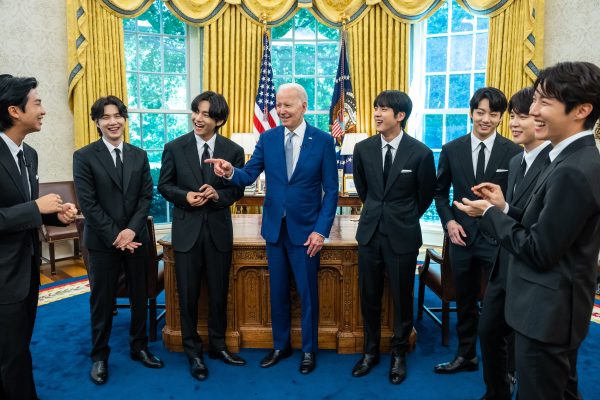 BTS performing to international audience