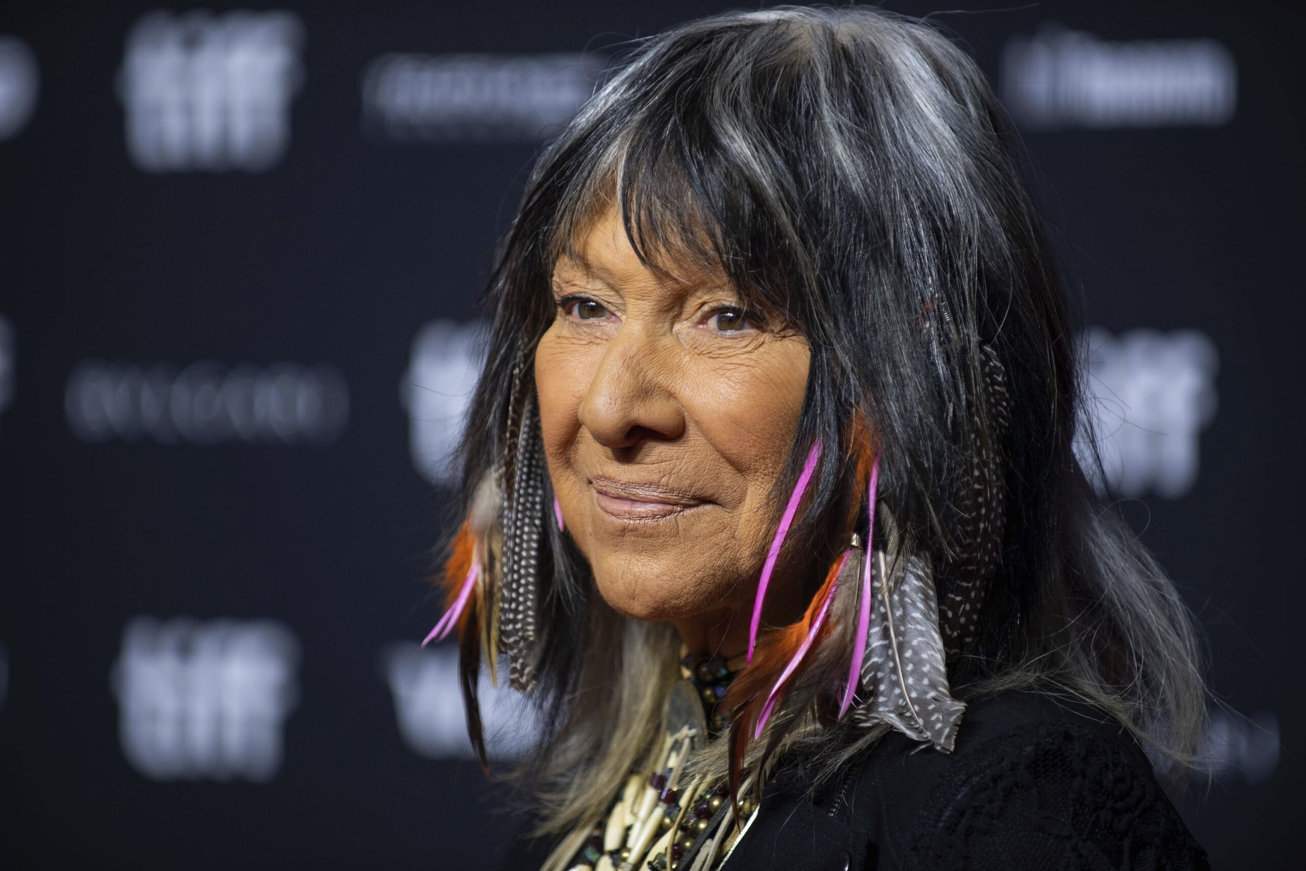 News coverage of Buffy Sainte-Marie heritage controversy