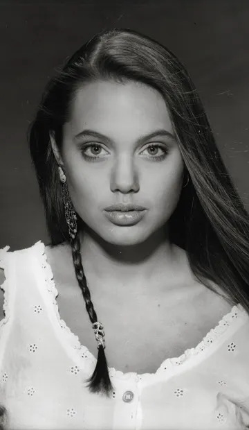 Angelina Jolie - Early Life and Background
