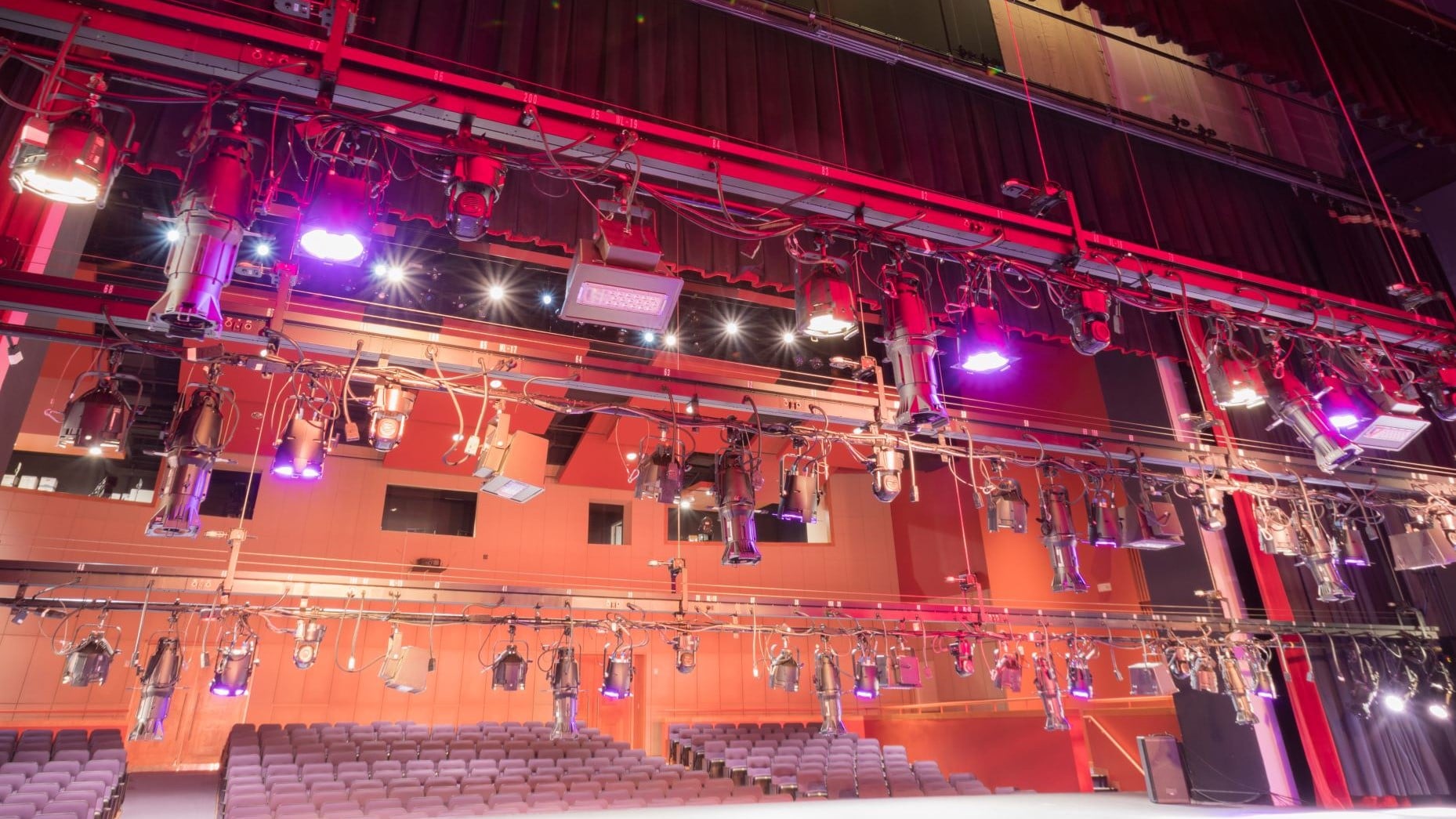 Modern Technology in Theater Lighting