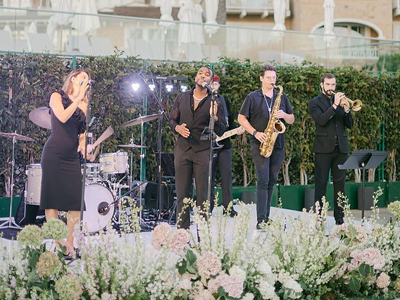How Much Does a Live Wedding Band Cost? Pricing Guide by Band Size and Location