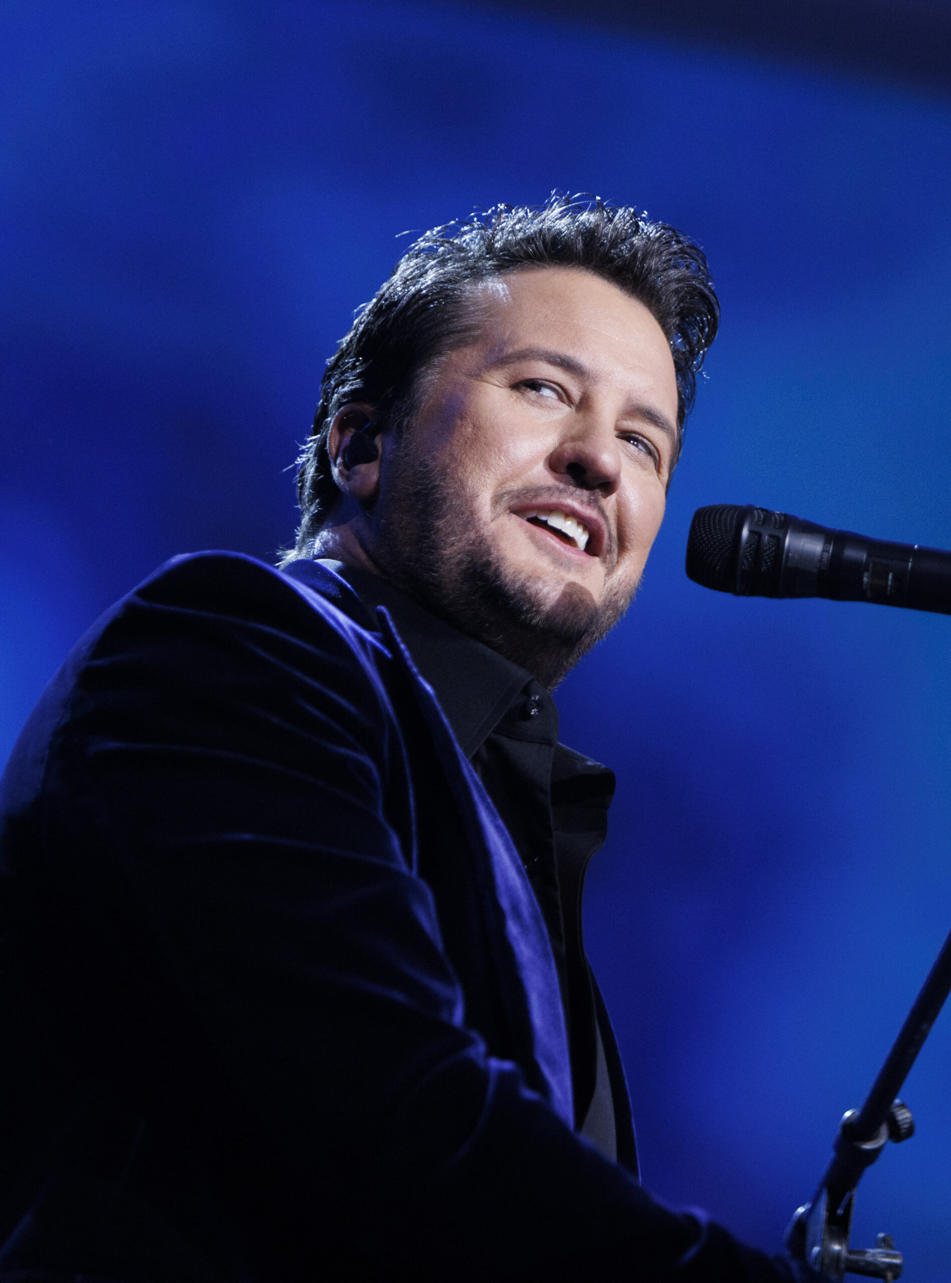 Luke Bryan country music artist performing