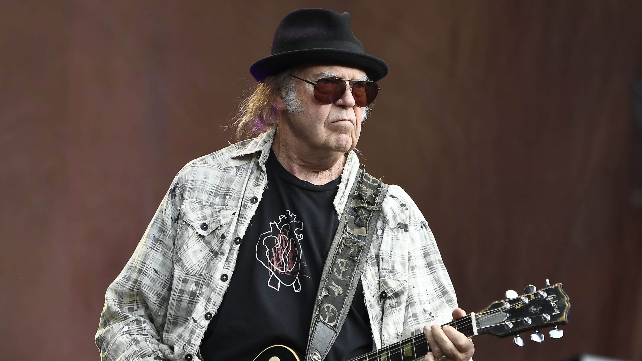 Neil Young Returns to the Stage: Surprise Vancouver Benefit Performance Marks First 2026 Appearance