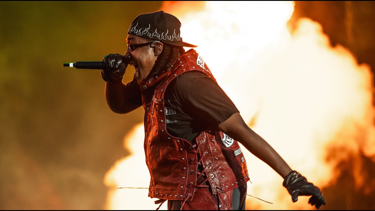 Don Toliver performing live on stage