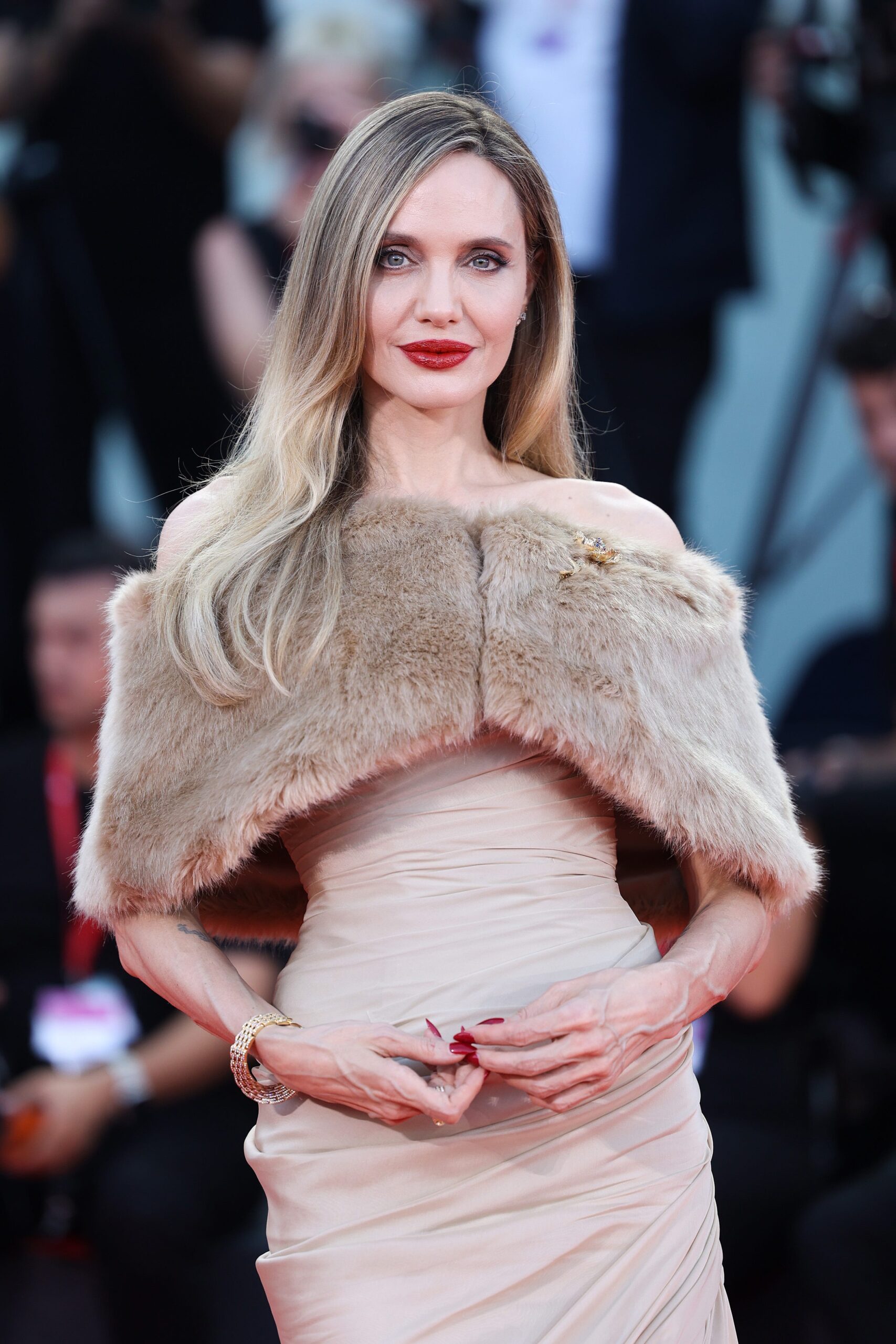 Angelina Jolie - Quick Facts / At a Glance
