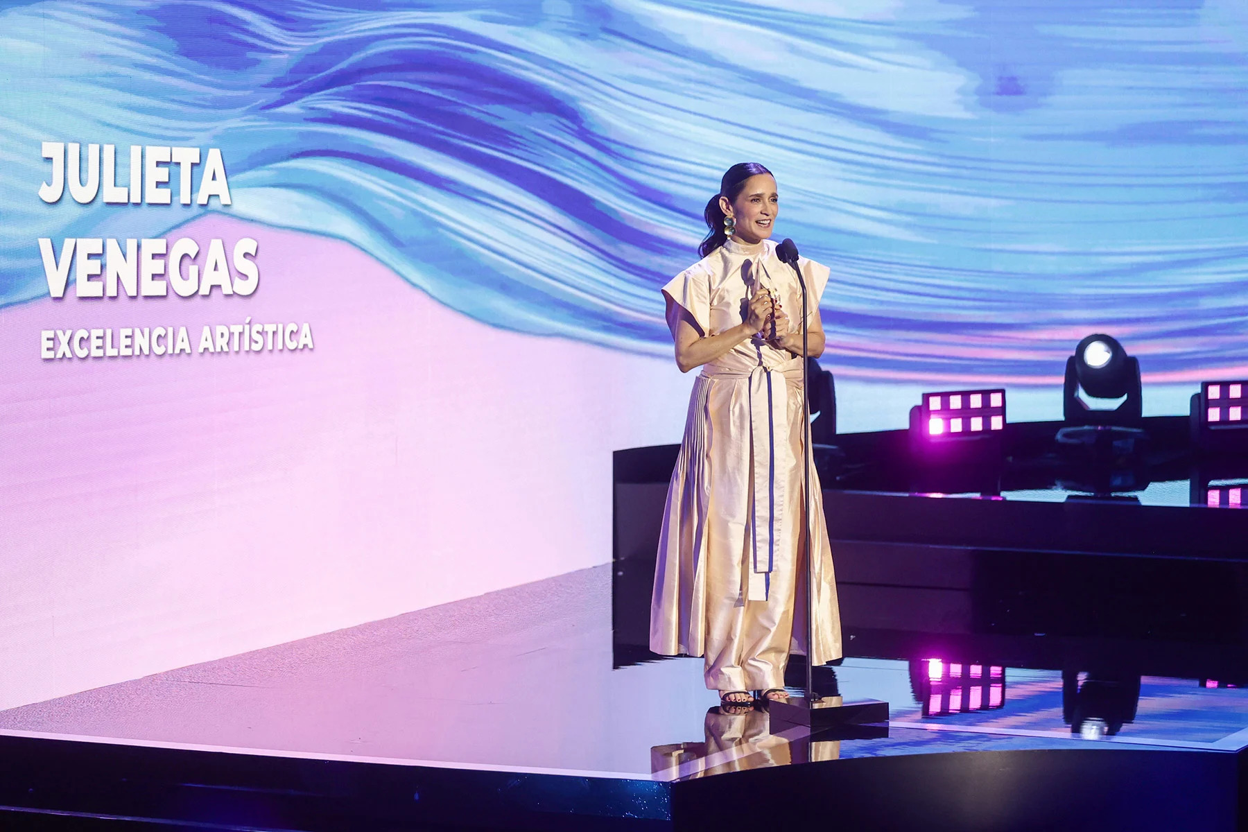 Julieta Venegas Champions Women Soccer - Soccer Culture in Music