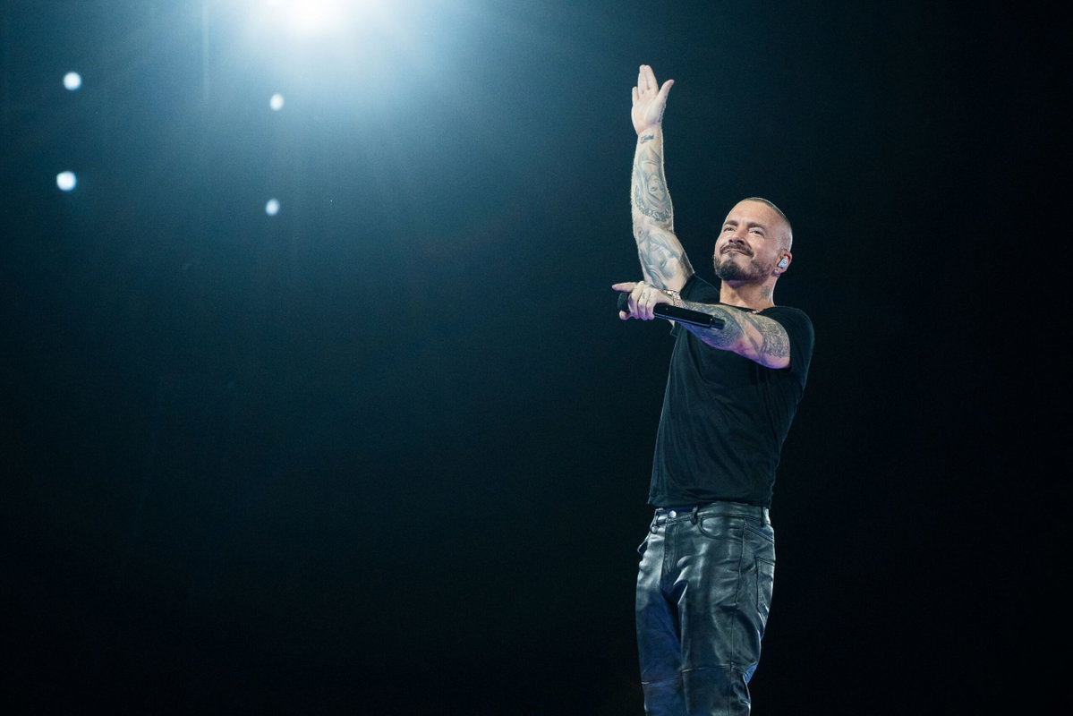 J Balvin Proves He - The OG Returns to Command the Stage