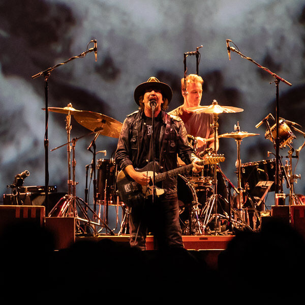 Kelly Curtis: The Manager Behind Pearl Jam's Success and a Model for Music Management