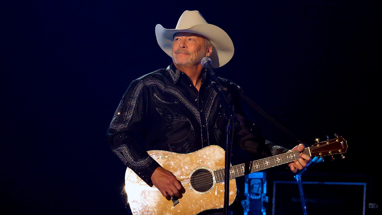 Alan Jackson country - A Voice That Refused to Chase Trends