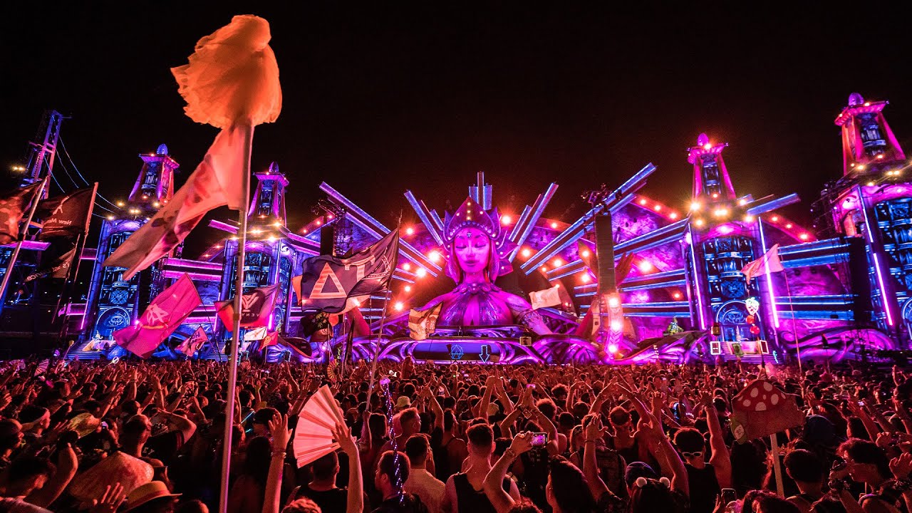 Alison Wonderland performing live at a major music festival