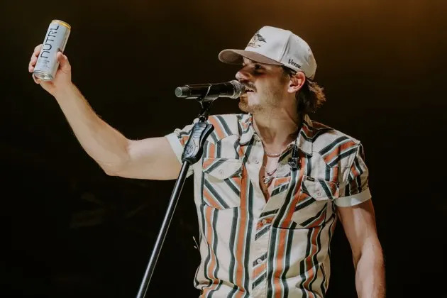 Tucker Wetmore Commands the Stage - Billboard Country Live's Growing Influence
