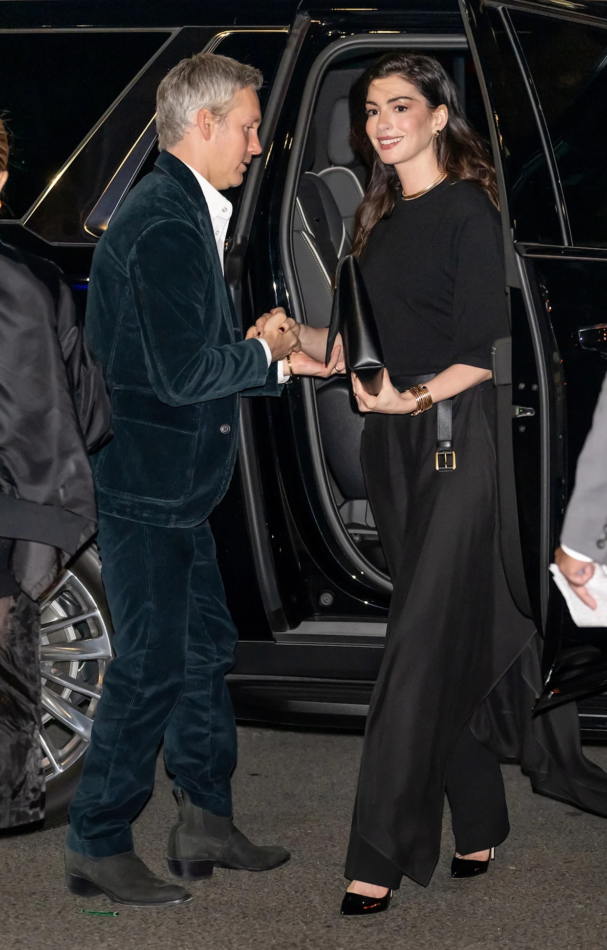 Anne Hathaway with her husband Adam Shulman at a public event