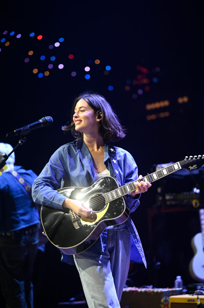 Gracie Abrams Biography: Singer-Songwriter's Early Life, Career Journey & Rising Fame