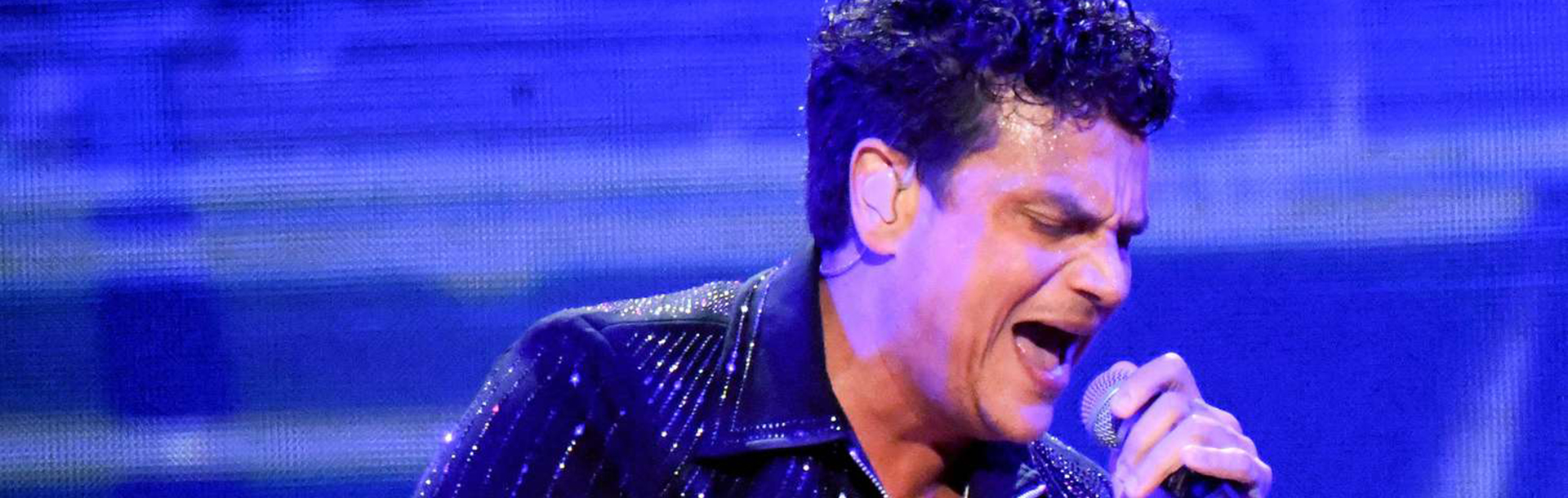 Silvestre Dangond performing vallenato on stage