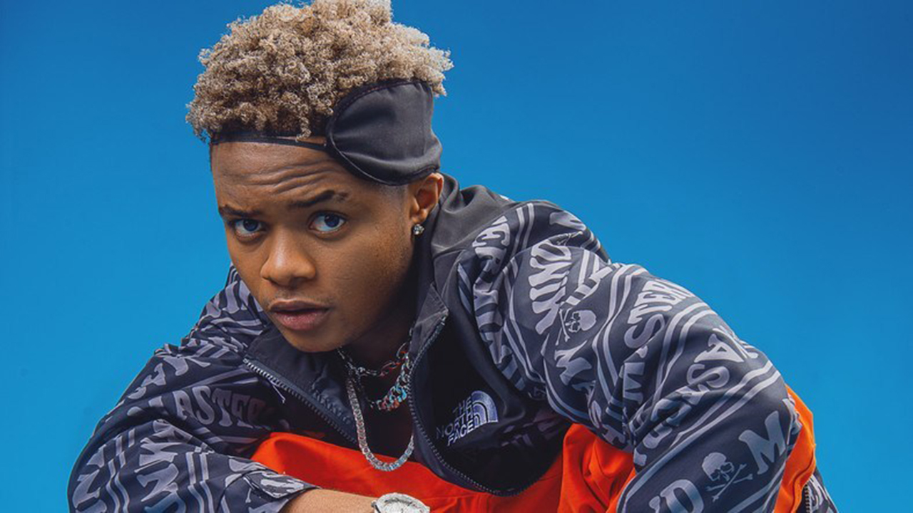 Crayon performing on stage as a Mavin Records artist