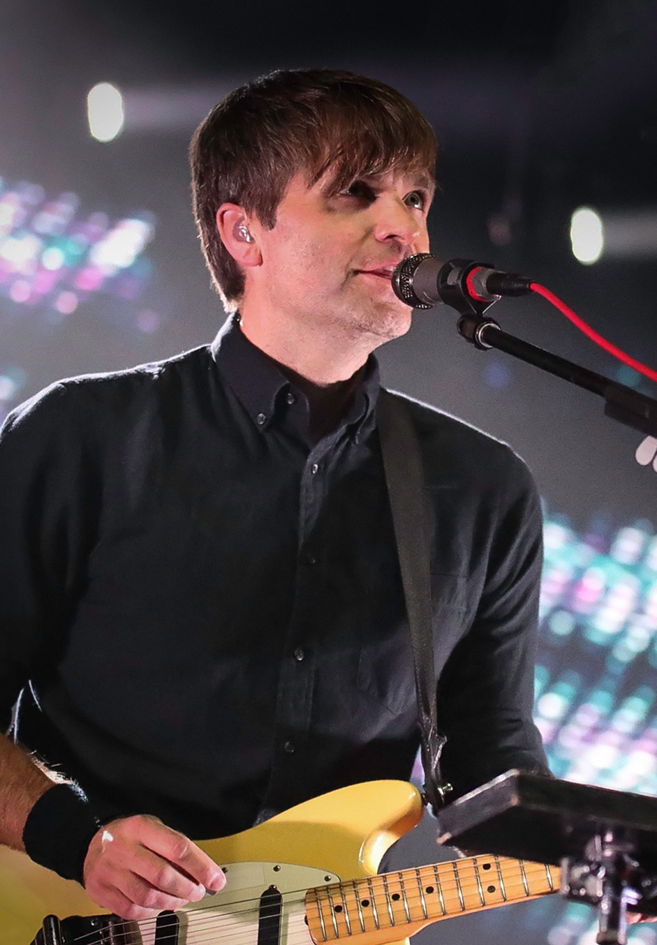 Ben Gibbard performing with Death Cab for Cutie
