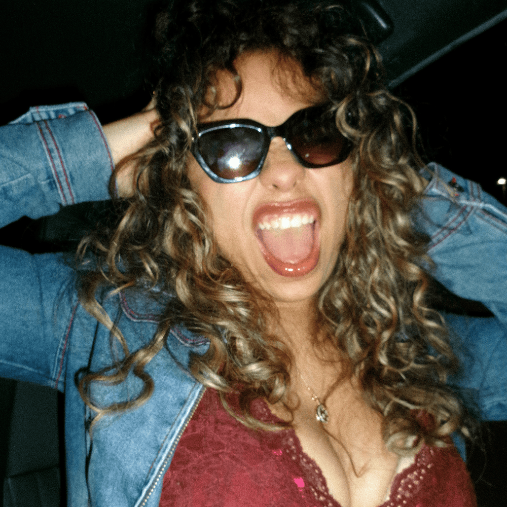 Bella Kay - How 'iloveitiloveitiloveit' Started It All