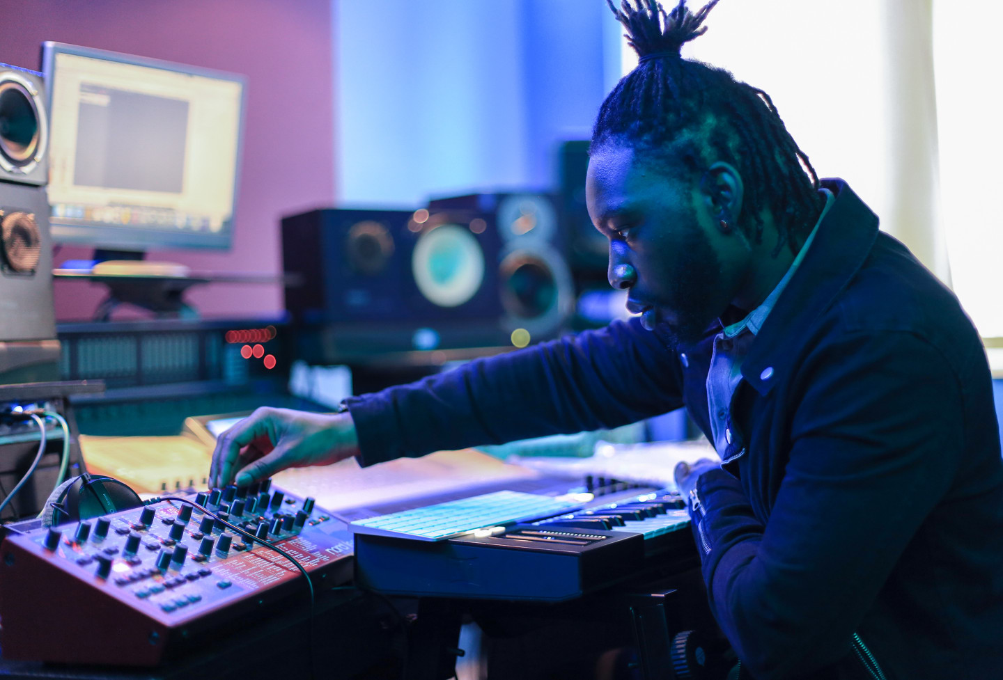 JAE5 producer working in studio session