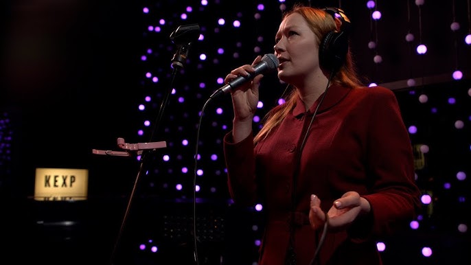 Julia Jacklin concert stage performance