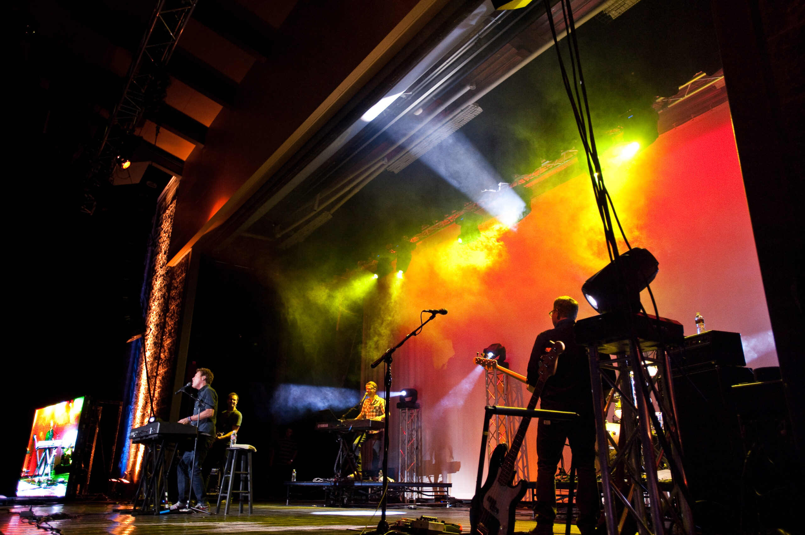 Advanced concert venue technology and lighting systems