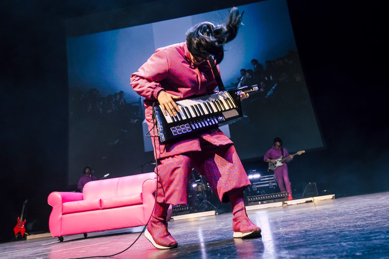 Oliver Tree filming music video behind the scenes