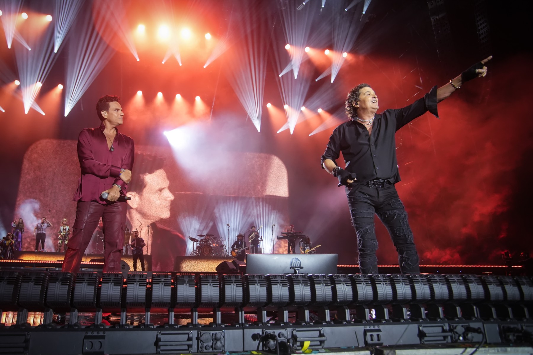 Carlos Vives and Silvestre Dangond - Silvestre Dangond Brings the Fire