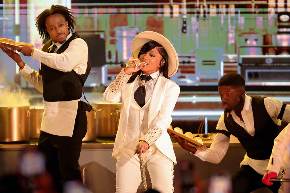 GloRilla performing live in 2025