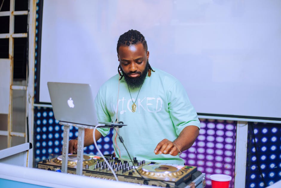 Why Afrobeats Artists Name-Drop Lagos, - Surulere: The Soul of the Mainland