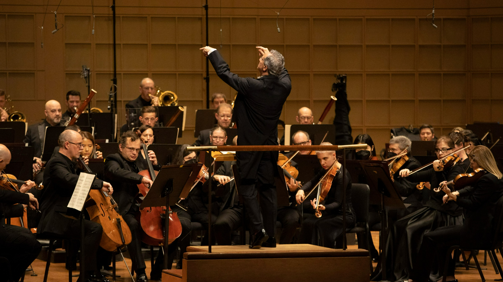 Dallas Symphony Orchestra Faces Public - The Pattern of Dysfunction