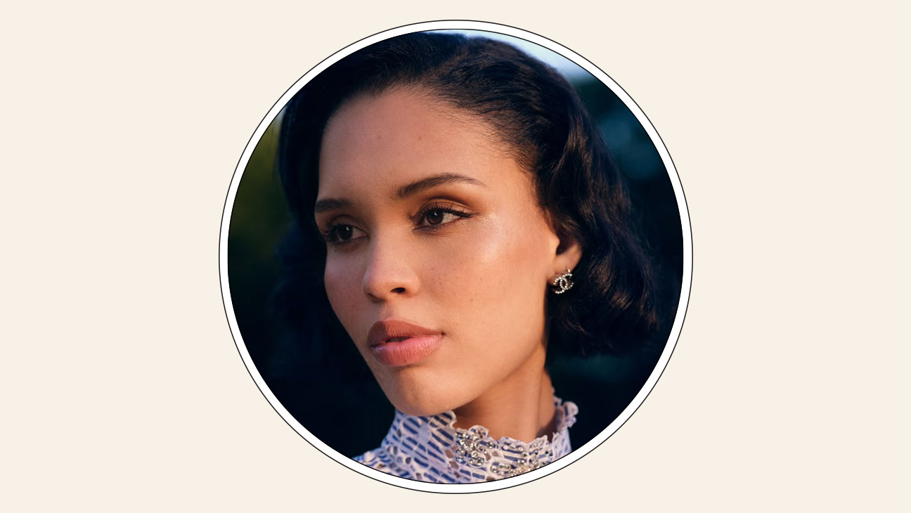 Nara Smith showcasing her lifestyle brand and content creation work