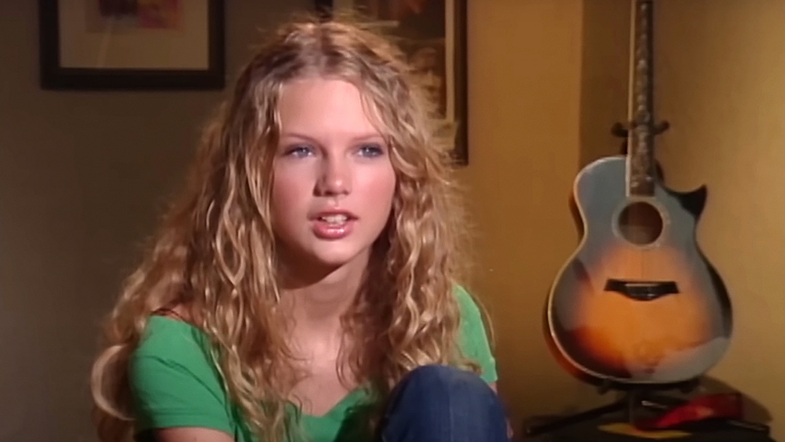 Young Taylor Swift performing as a country singer in Nashville