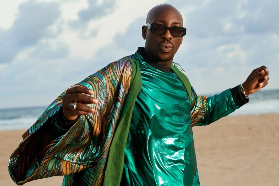 Bien Kenyan solo artist performing